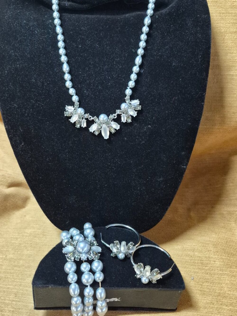 VGT Monet Faux Gray Pearl Rhinestone Necklace Bracelet Earrings Set Silver Tone